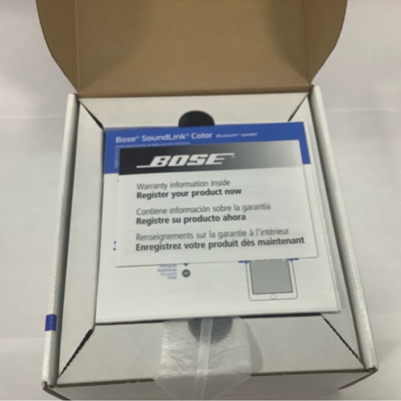 Bose SoundLink Color Bluetooth Speaker - Vibrant Red - Picture 4 of 8